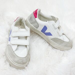 Veja Girls Velcro Sneakers Size 3